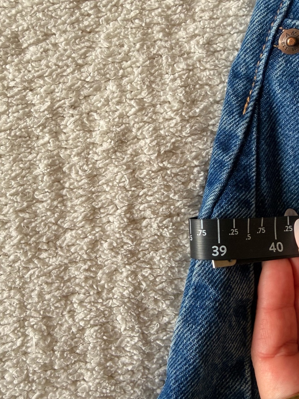 Abercrombie & Fitch Mid-Rise Wide-Leg Women's Jeans in Dark Blue - Picture 9 of 9